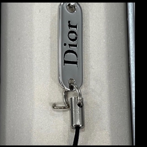 Dior Wristlet Phone Chain Lizard Chain 
Silver Tone Metal - Picture 5 of 8